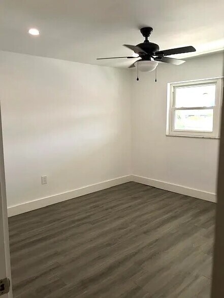 2nd bedroom - 200 Valley Stream Dr