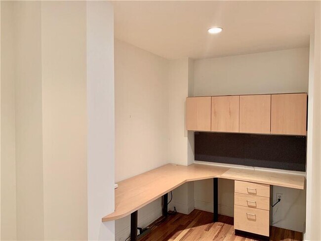 Building Photo - 90 Fairlie St NW