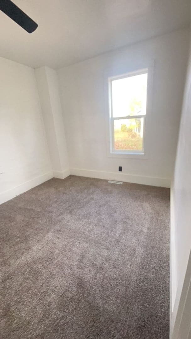 Building Photo - 4 Bedroom Single Family Home Available!