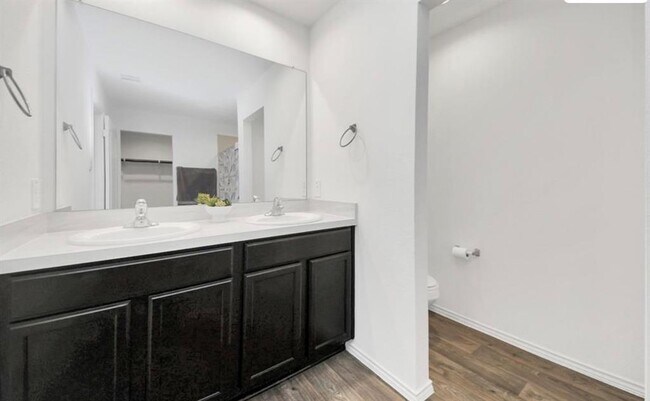 Building Photo - 14634 Cyn Pnes Ln
