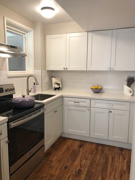 Building Photo - 1280 38th Ave