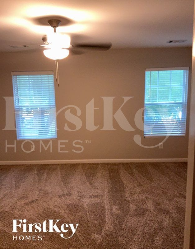 Building Photo - 3020 Mayfair Dr