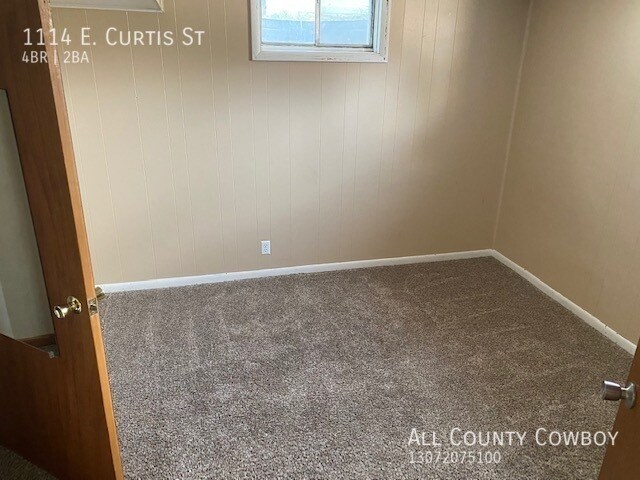 Building Photo - 4 Bed, 2 Bath, 1 Garage