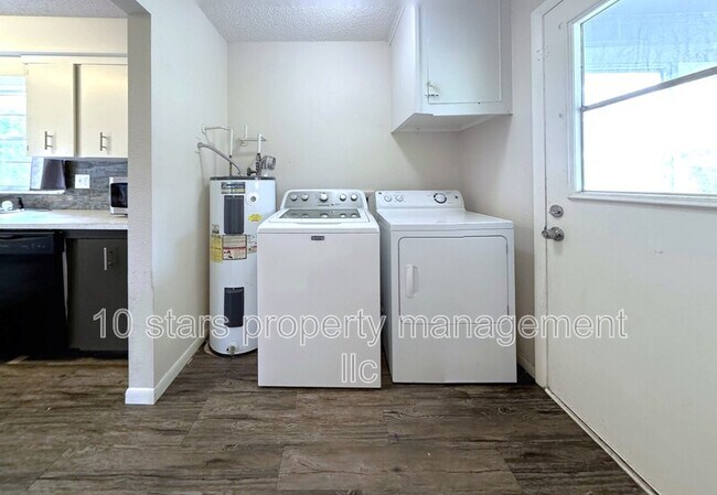 Building Photo - 31211 Stoney Brook Dr