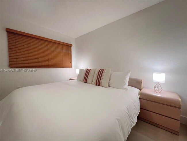 Building Photo - 636 NW 11th St