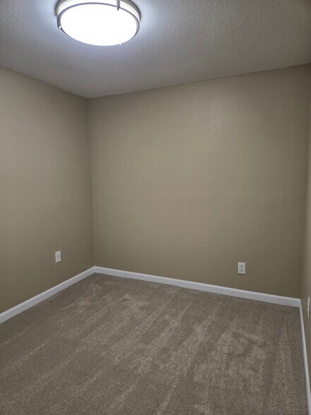 Building Photo - 2125 Hollywood Blvd