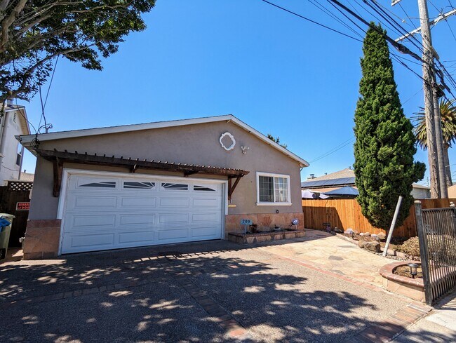 Building Photo - 209 N Idaho St