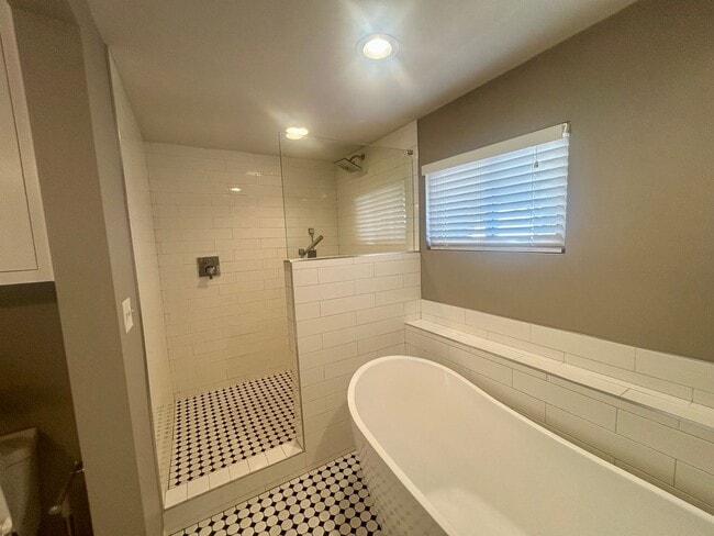 Building Photo - Beautifully updated home just west of Brookside and Trader's Joes in Midtown