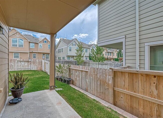 Building Photo - 123 Mimosa Silk Ct