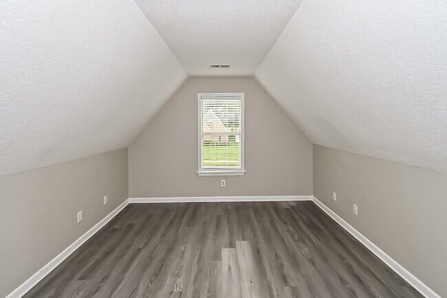 Building Photo - 7878 Meadow Ridge Ln