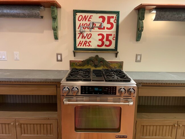 Building Photo - First Floor Unit For Rent Near UNCG!