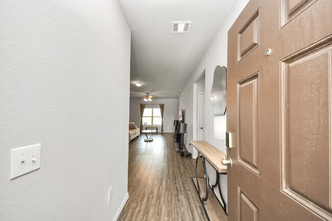 Building Photo - 8620 Havana Dr