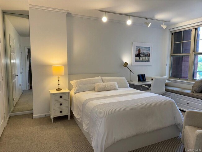 Building Photo - 300 Mamaroneck Ave