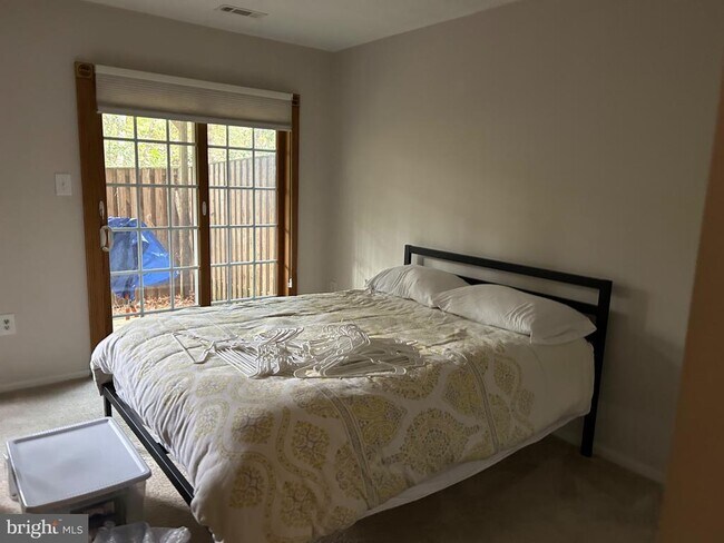 Building Photo - 5833 Pin Oak Commons Ct