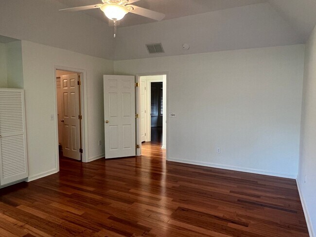 Building Photo - 20 Purple Martin Ln
