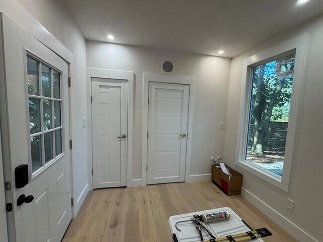 Building Photo - 6296 W County Hwy 30A