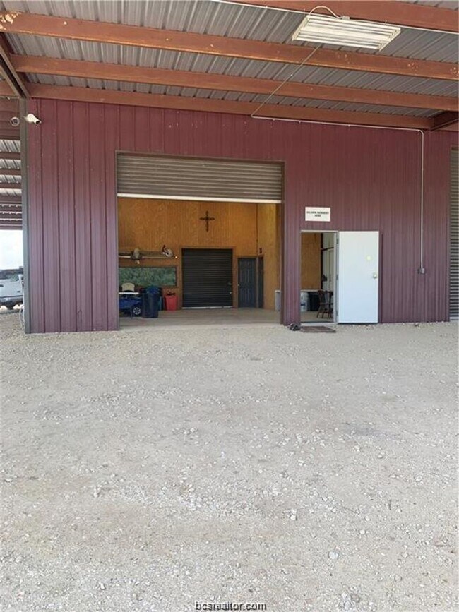 Building Photo - 11351 Oak Lake Rd