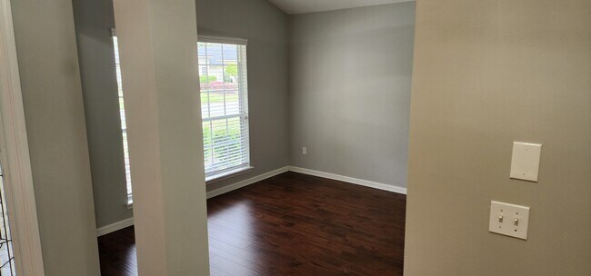 Building Photo - 3051 Tower Oaks Dr