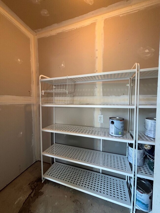 Building Photo - AVAILABLE NOW- LOW MAINTENANCE, MOVE-IN READY PATIO HOME IN NE COLUMBIA!!