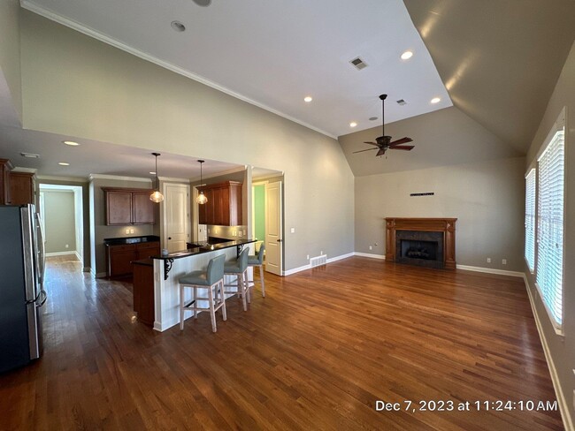 Building Photo - 4 Bedroom/3 bath home in Lakeland Now Avai...