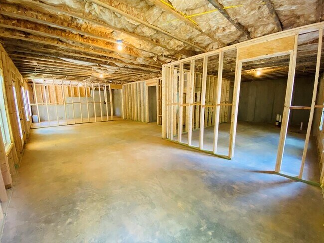 Building Photo - 3610 Leach Rd