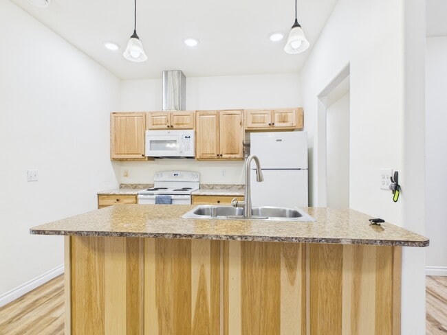 Building Photo - 835 Marquette Loop