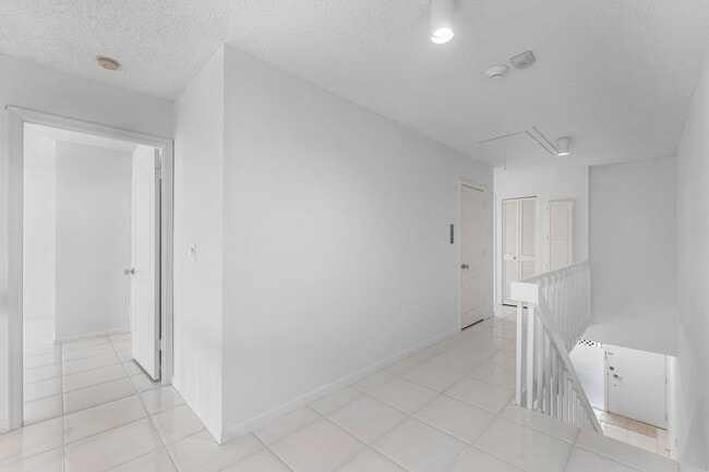 Building Photo - 3908 S Ocean Blvd