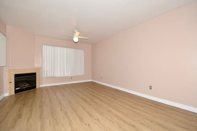 Building Photo - Charming 1 Bedroom Condo on 2nd Floor Next To Durango Casino