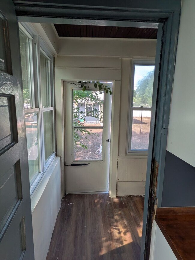 Building Photo - Charming 5-bedroom home in the heart of Hamline–Midway!