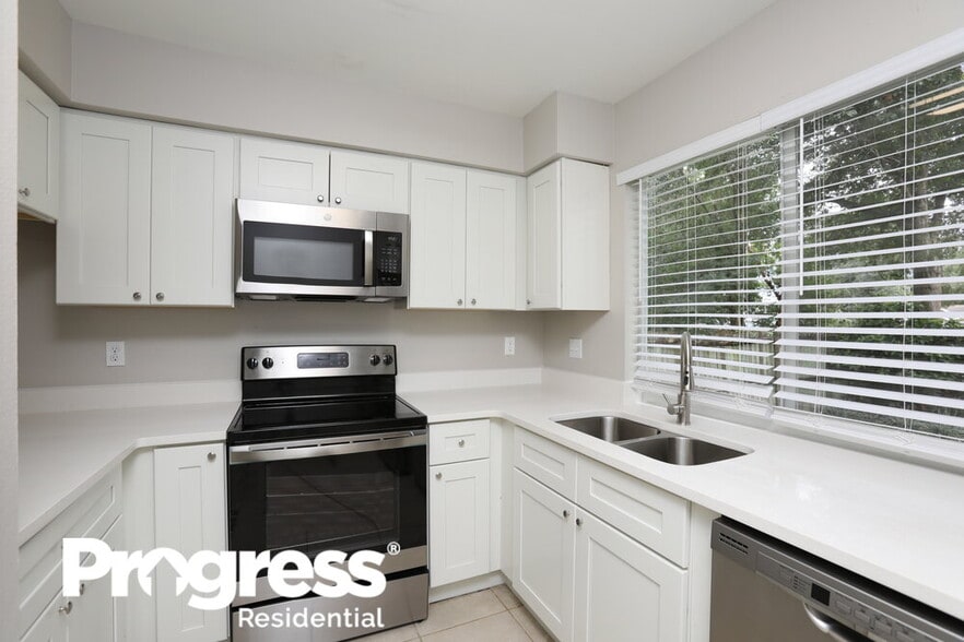 Building Photo - 1833 Iroquois Dr