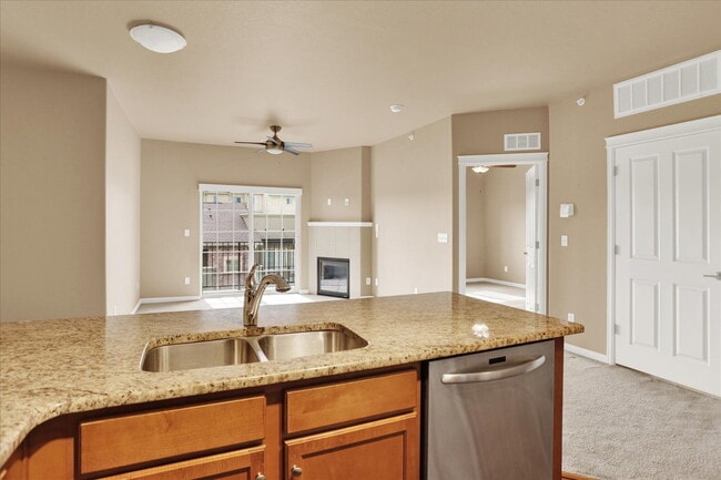 Building Photo - (11RO#401) Clocktower Condo - 1 bedroom, 1 bath.