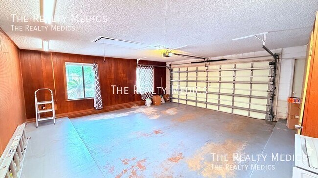 Building Photo - 909 Gazell Trail