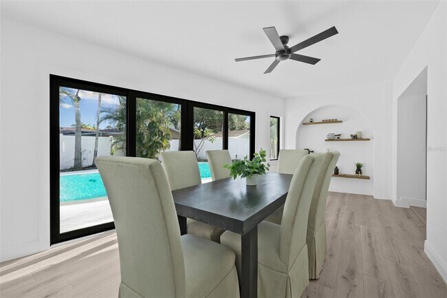 Building Photo - 4495 Clearwater Harbor Dr