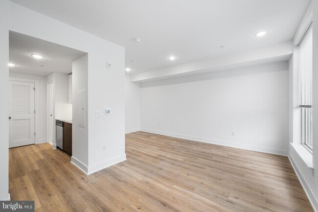 Building Photo - 4324 Lancaster Ave