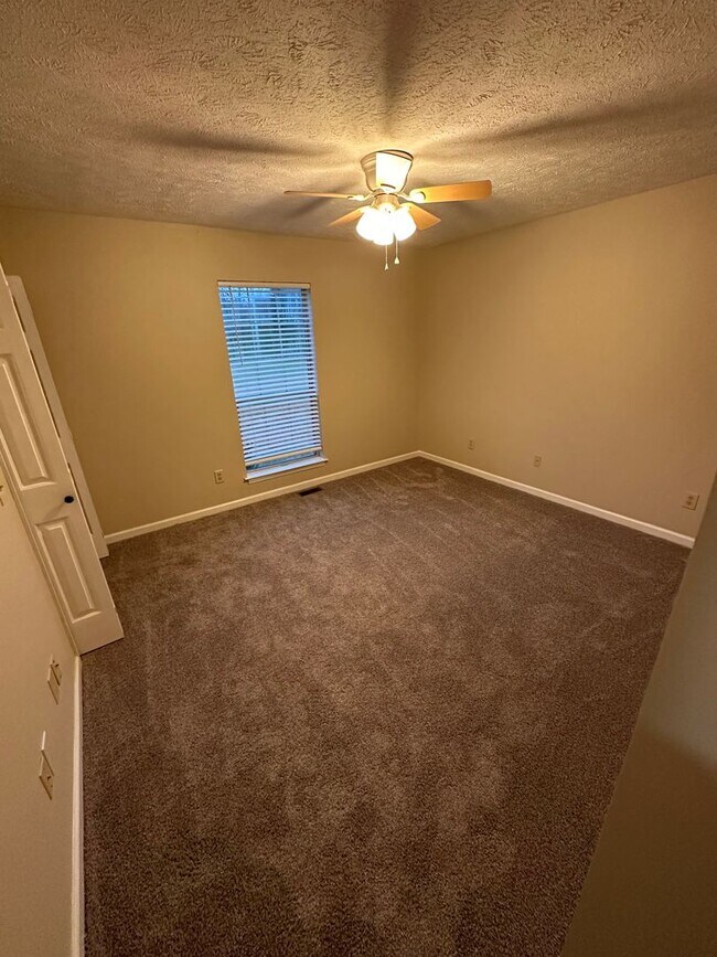 Building Photo - For Lease - 3 Beds, 2 Baths, 2000 SqFt home in N. Mt Juliet