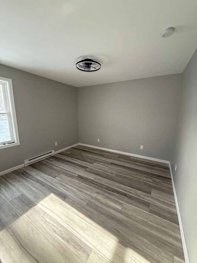 Building Photo - 1136 S Main St