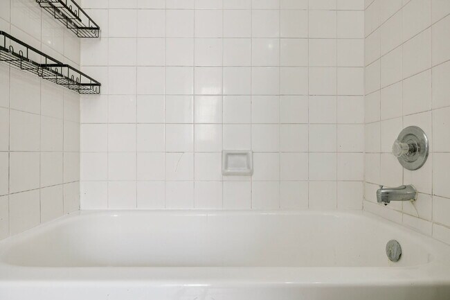 Building Photo - 2BR/1BA Townhome, Broadway & Alma School