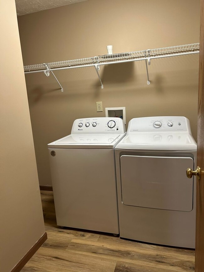 Building Photo - 3868-3872 Ledyard St.