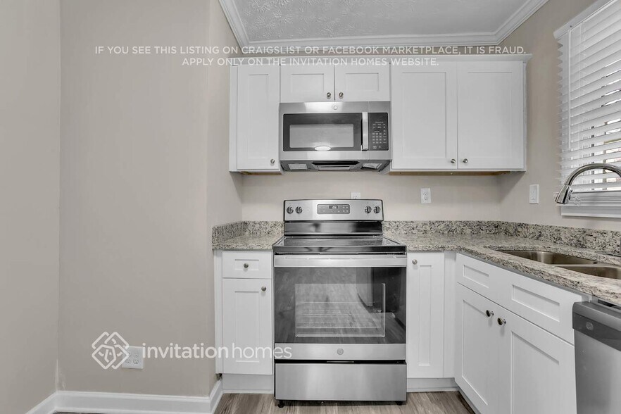 Building Photo - 3054 Cottonwood Dr SE
