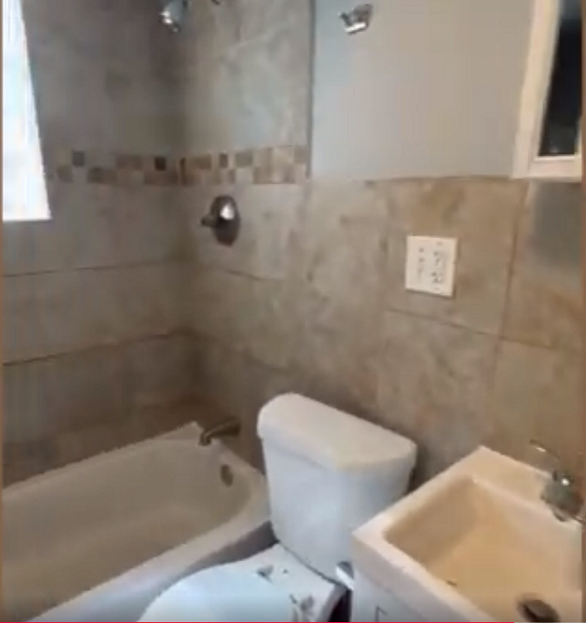 Building Photo - 6612 S Rhodes Ave