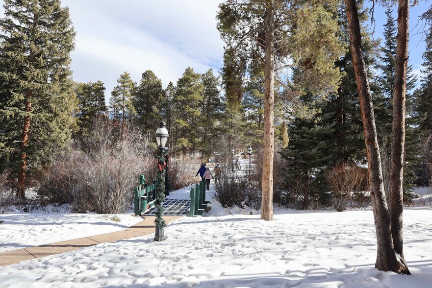 Building Photo - 455 Village Rd