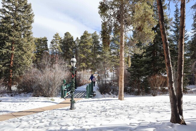 Building Photo - 455 Village Rd