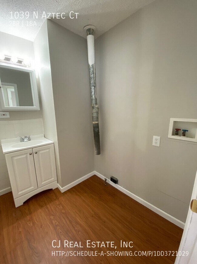 Building Photo - 1039 N Aztec Ct