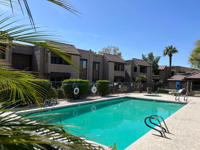 Building Photo - 5995 N 78th St