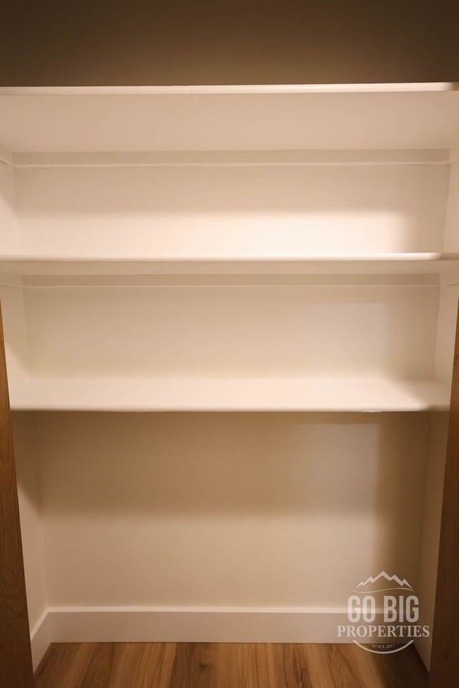 Building Photo - Fully Renovated Condo