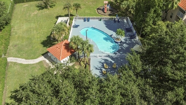 Building Photo - 2954 Sadina St