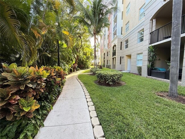 Building Photo - 17145 N Bay Rd