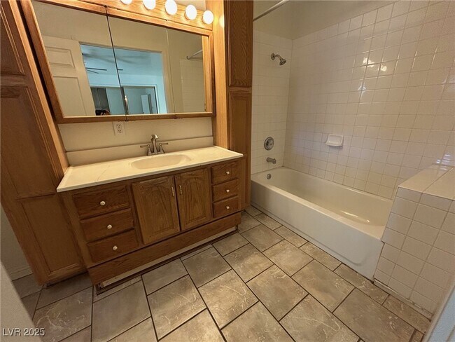 Building Photo - 113 Cedar St