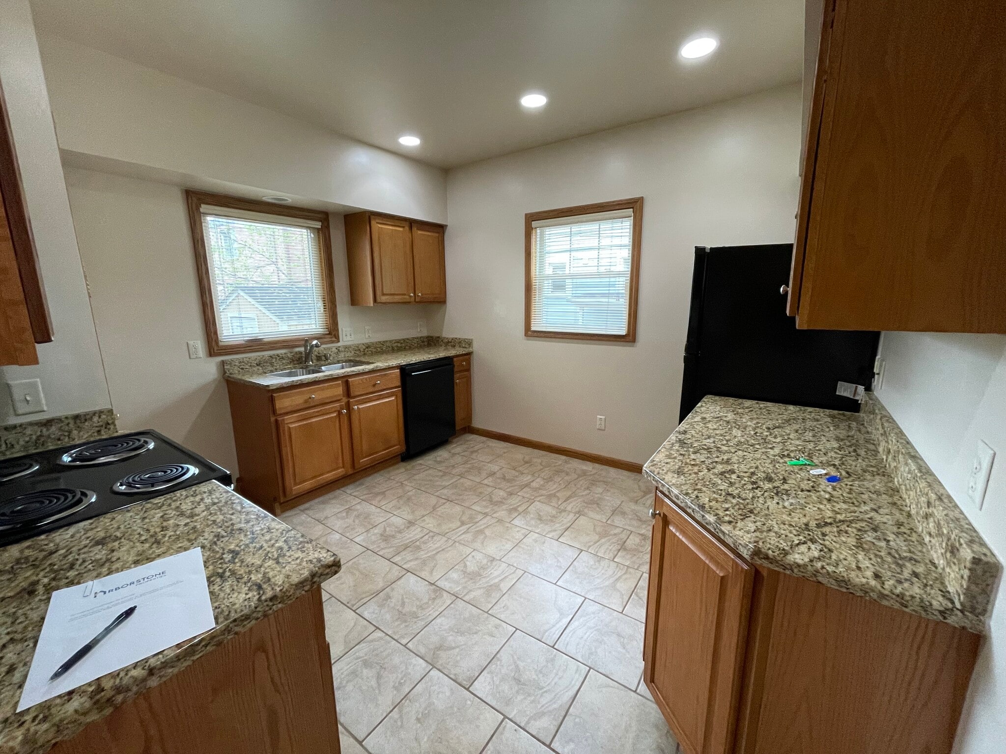 Building Photo - 806 Sybil St