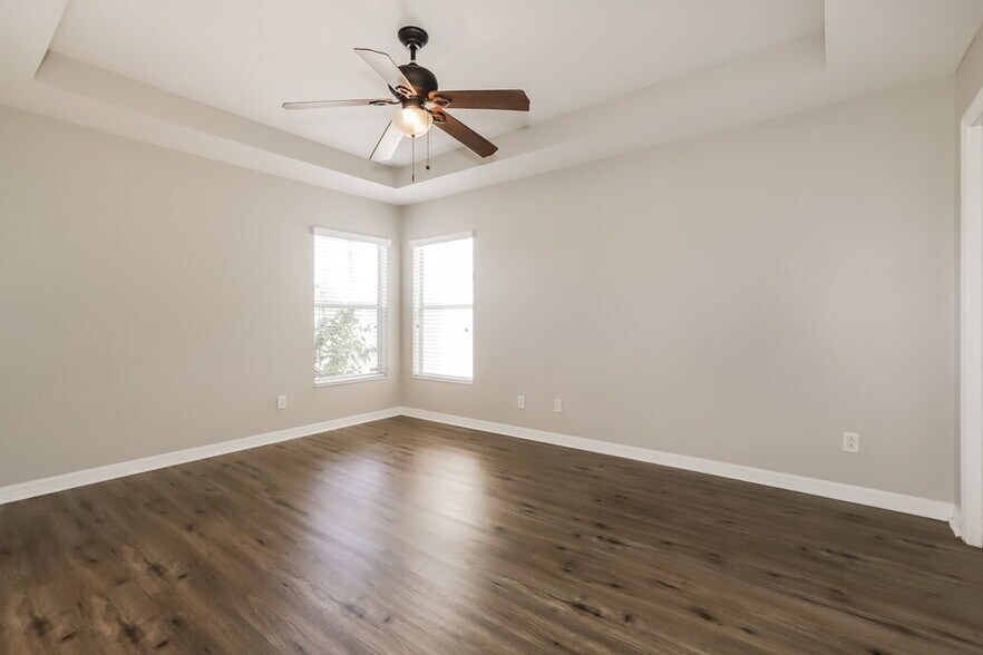 Building Photo - 906 Larwood Pine Dr